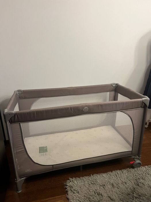 Berço e colchão de viagem