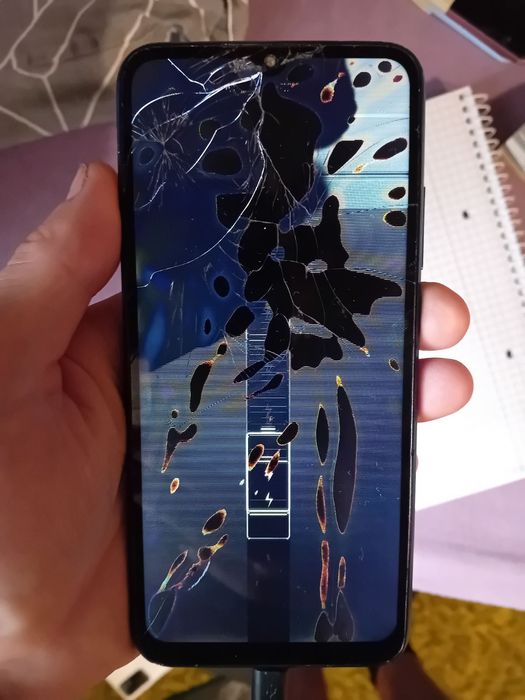 Ремонт телефонів. Заміна розбитих дисплейних модулів: Samsung, Redmi