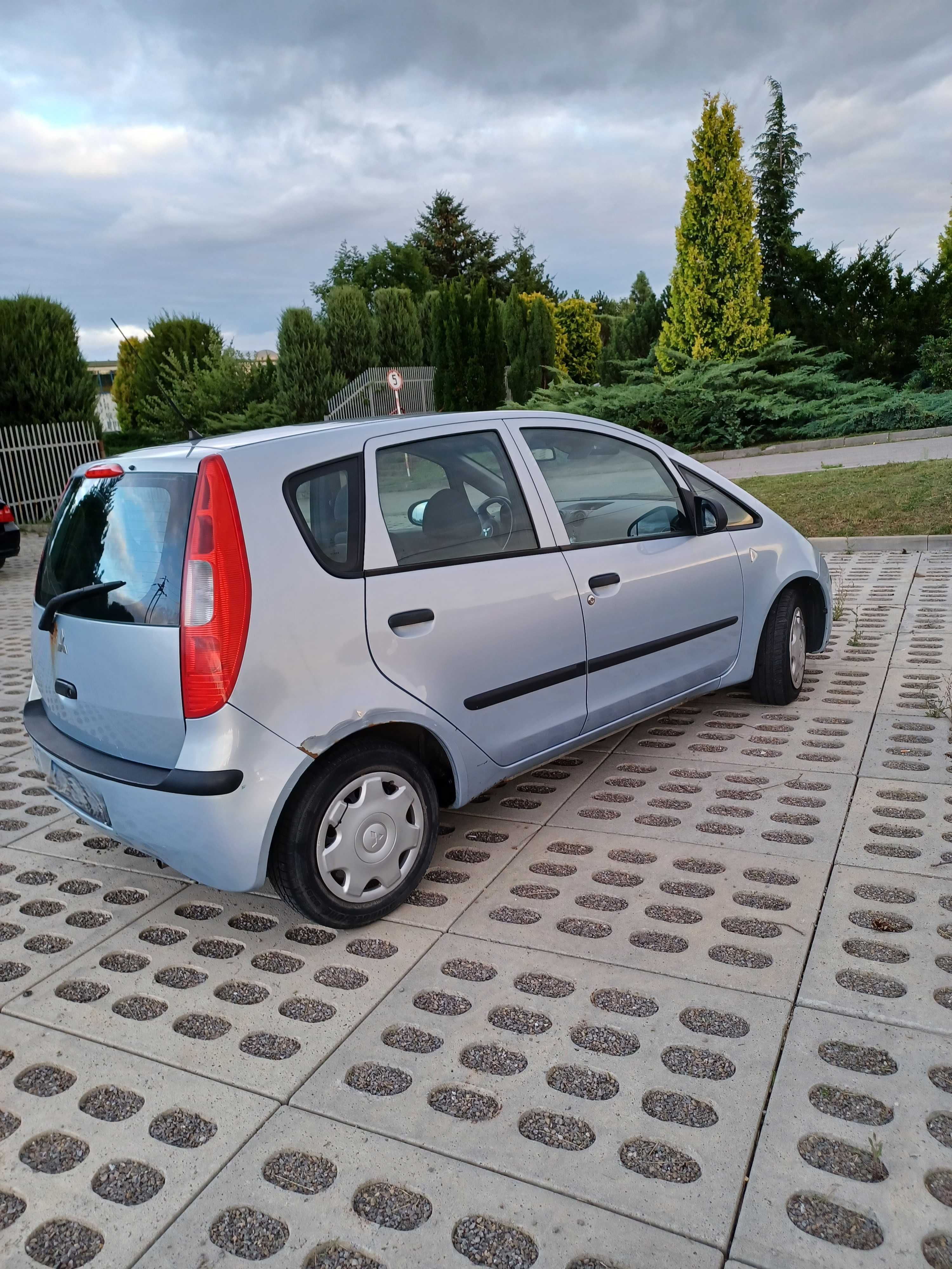 Mitsubishi Colt 2005 r. 1.3 Benzyna. Do poprawek lakierniczych