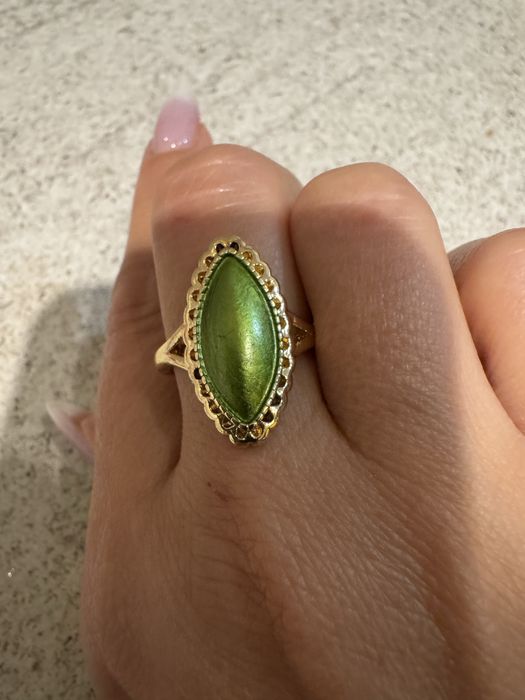 Pierścionek z kamieniem seledynowym rozm 19