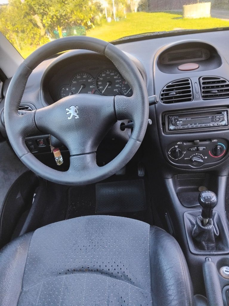Peugeot 206 em bom estado