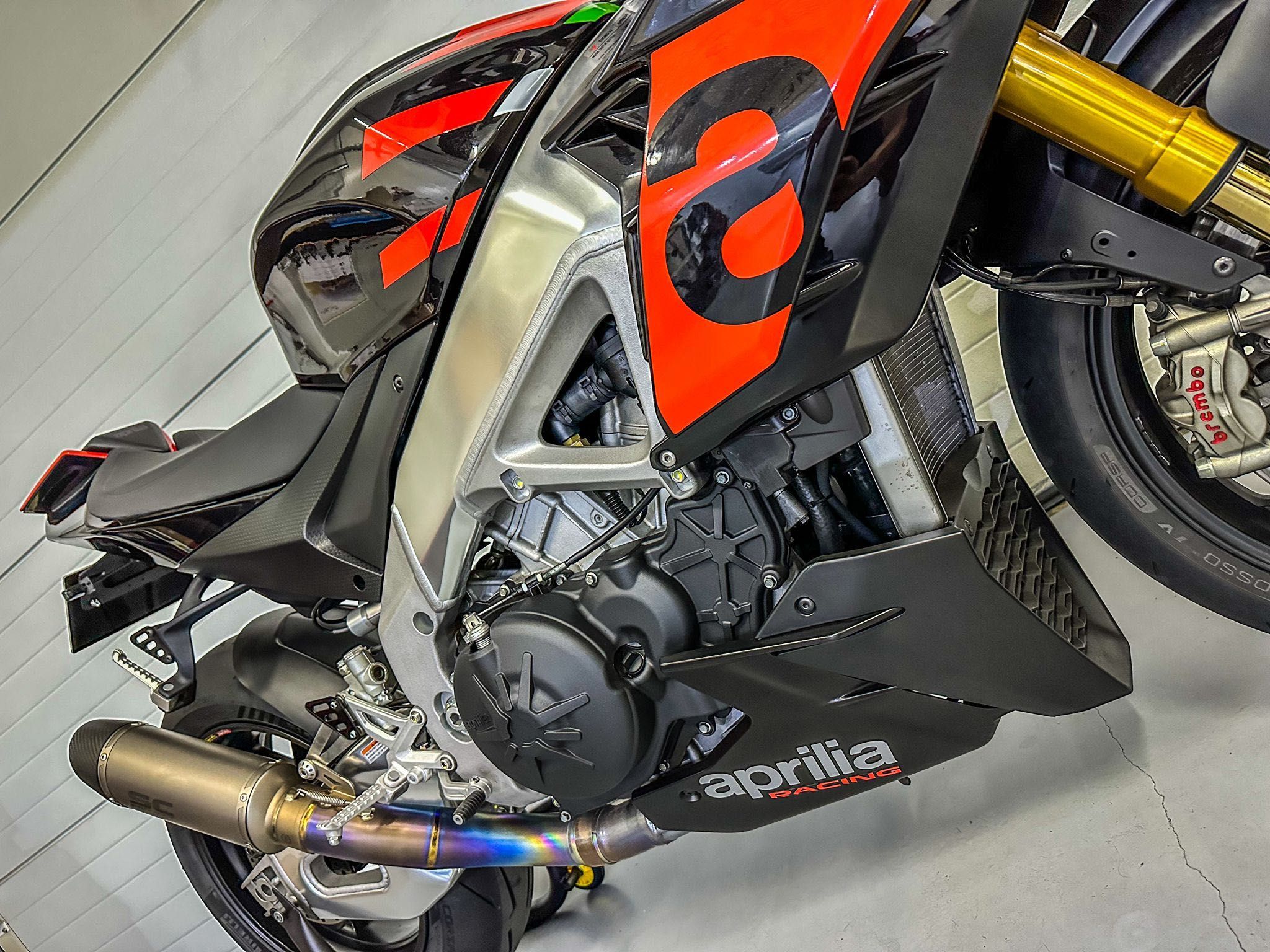 Aprilia Tuono V4 Factory