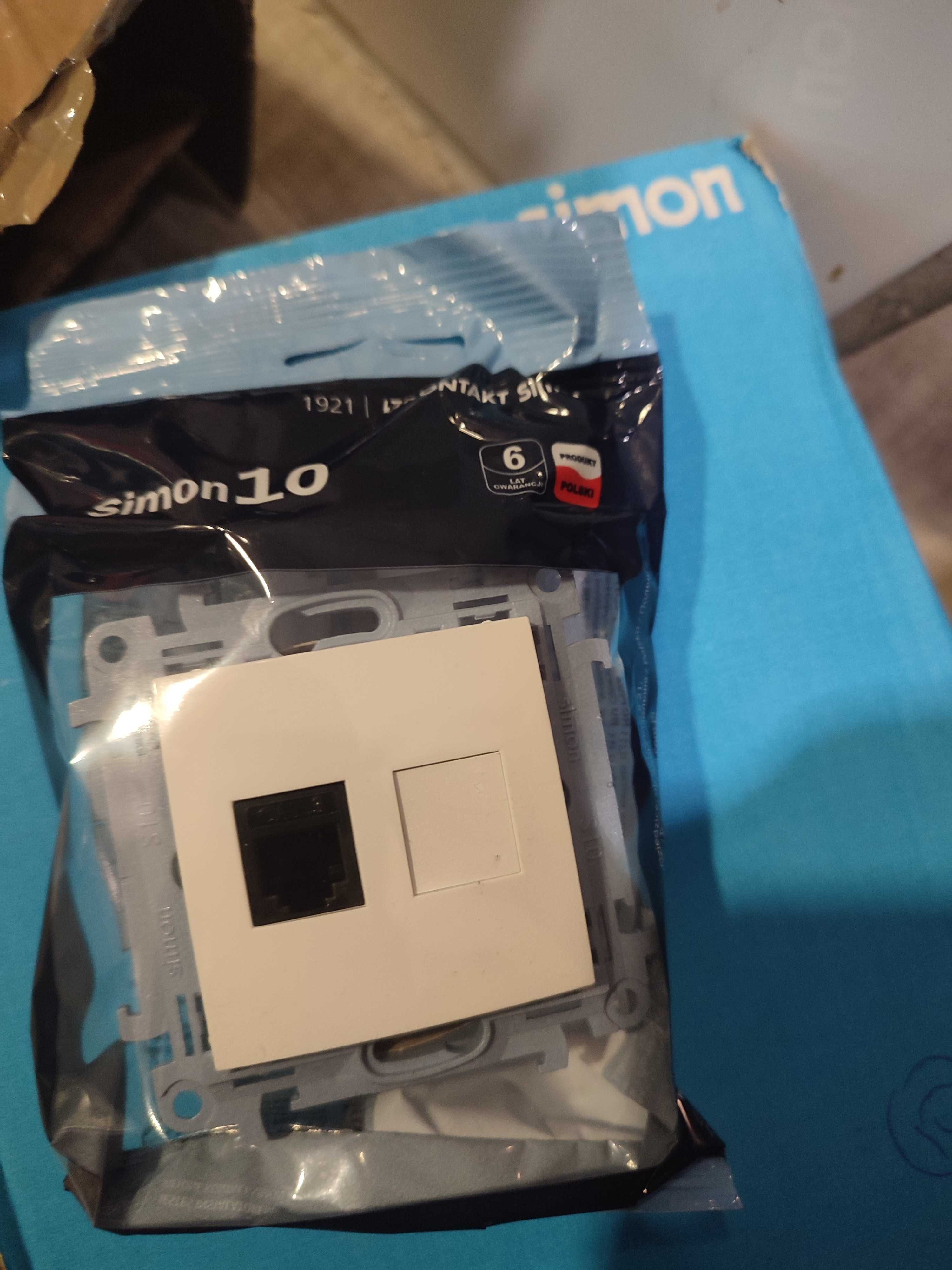 Gniazda Simon 10