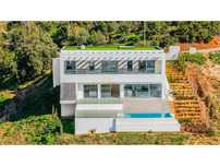 Moradia Exclusiva com Piscina Infinita e Vistas Panorâmicas