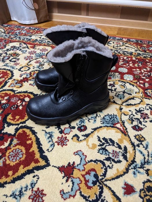 Продам зимові робочі черевики