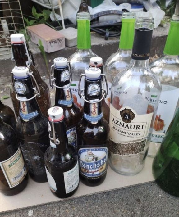 Бутылки для вина.