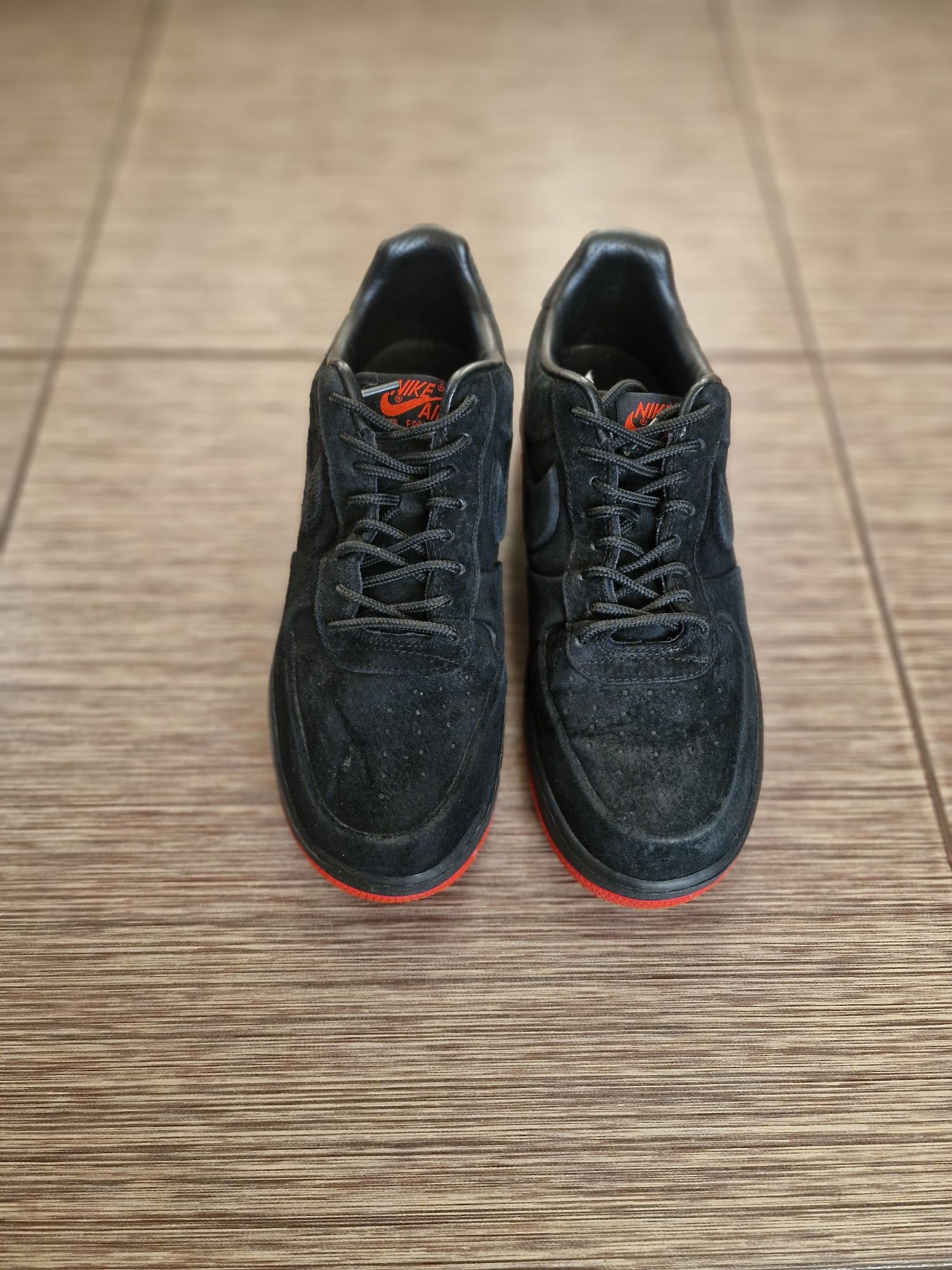 Стильні кросівкм з гатуральної замші nike air force 1