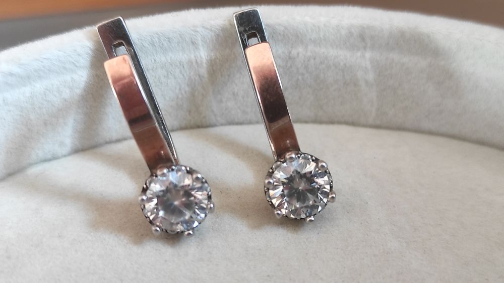 Сережки з камінцями