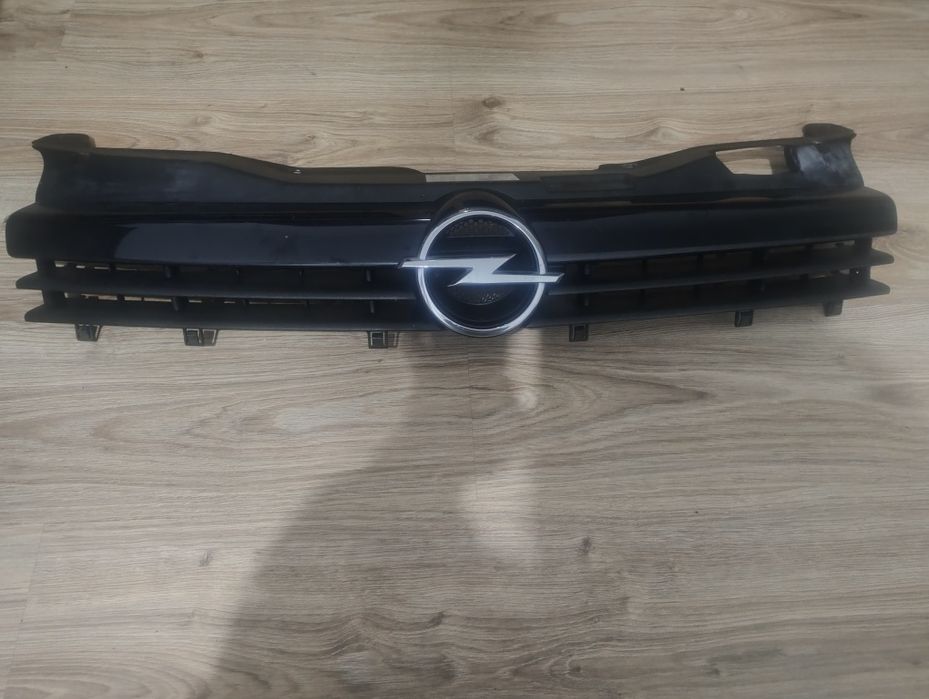 Grill opel astra h 3 GTC przed lift