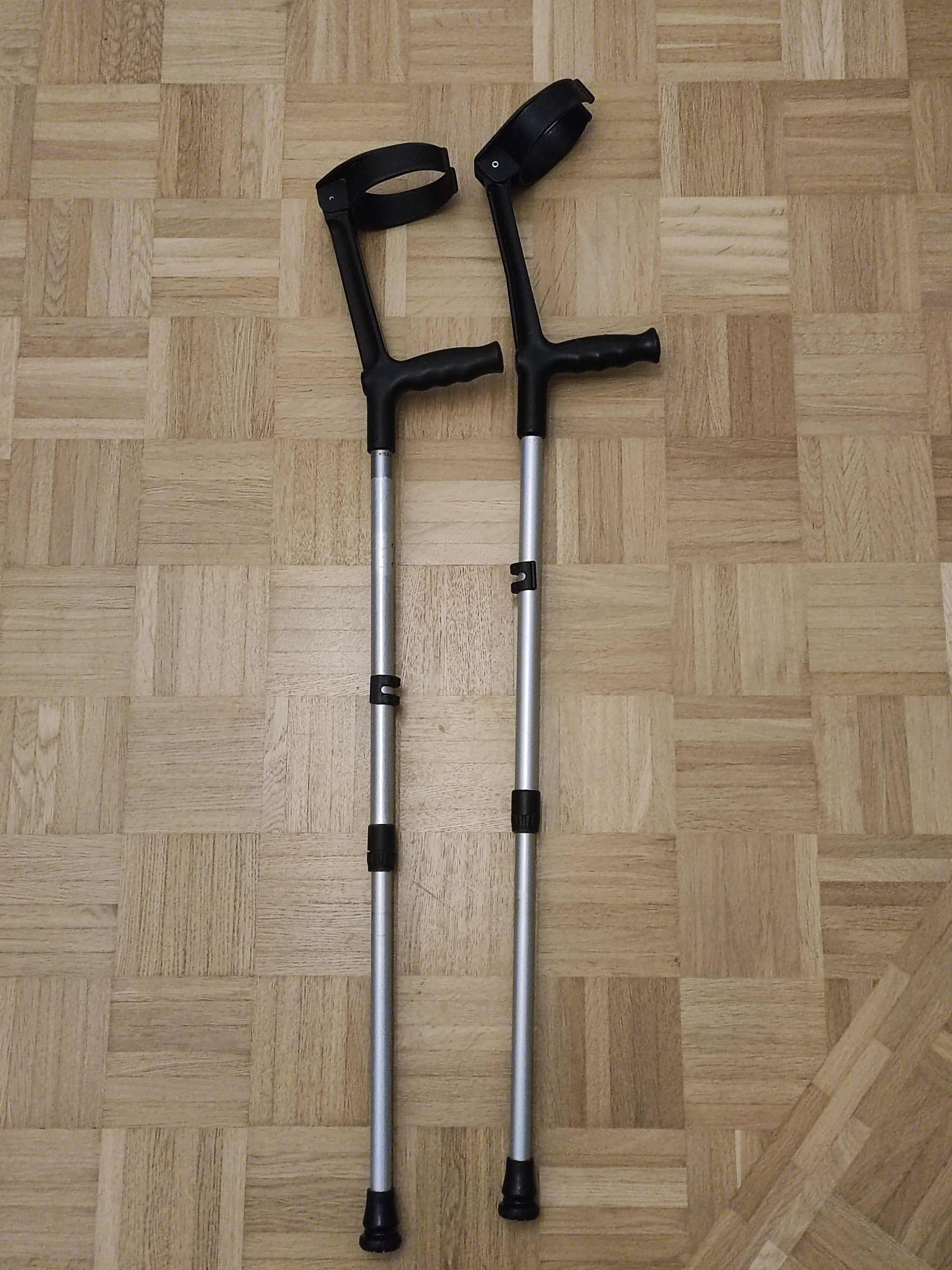 Kule inwalidzkie , łokciowe, stan bardzo dobry