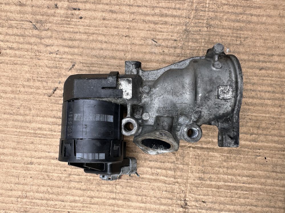 Клапан EGR єгр Citroen C4 C5 2.0 HDI Peugeot 9681825280 28066067