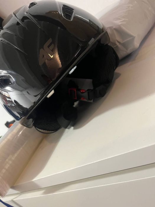 Kask narciarski AF H4221-KSDD001 - Idealny na stok!