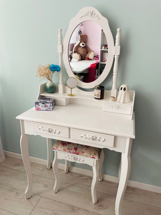 Komplet mebli dla dziewczynki