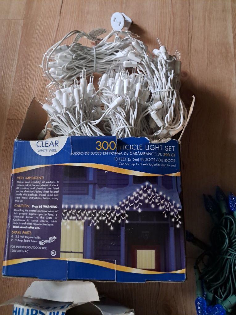 Zewnętrzne lampki świąteczne białe niebieskie clear white wire LED ene