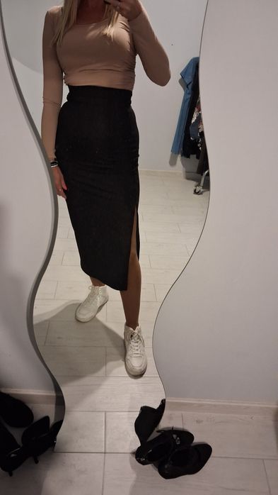 Spódnica czarna prążek z rozcięciem rozmiar S/M