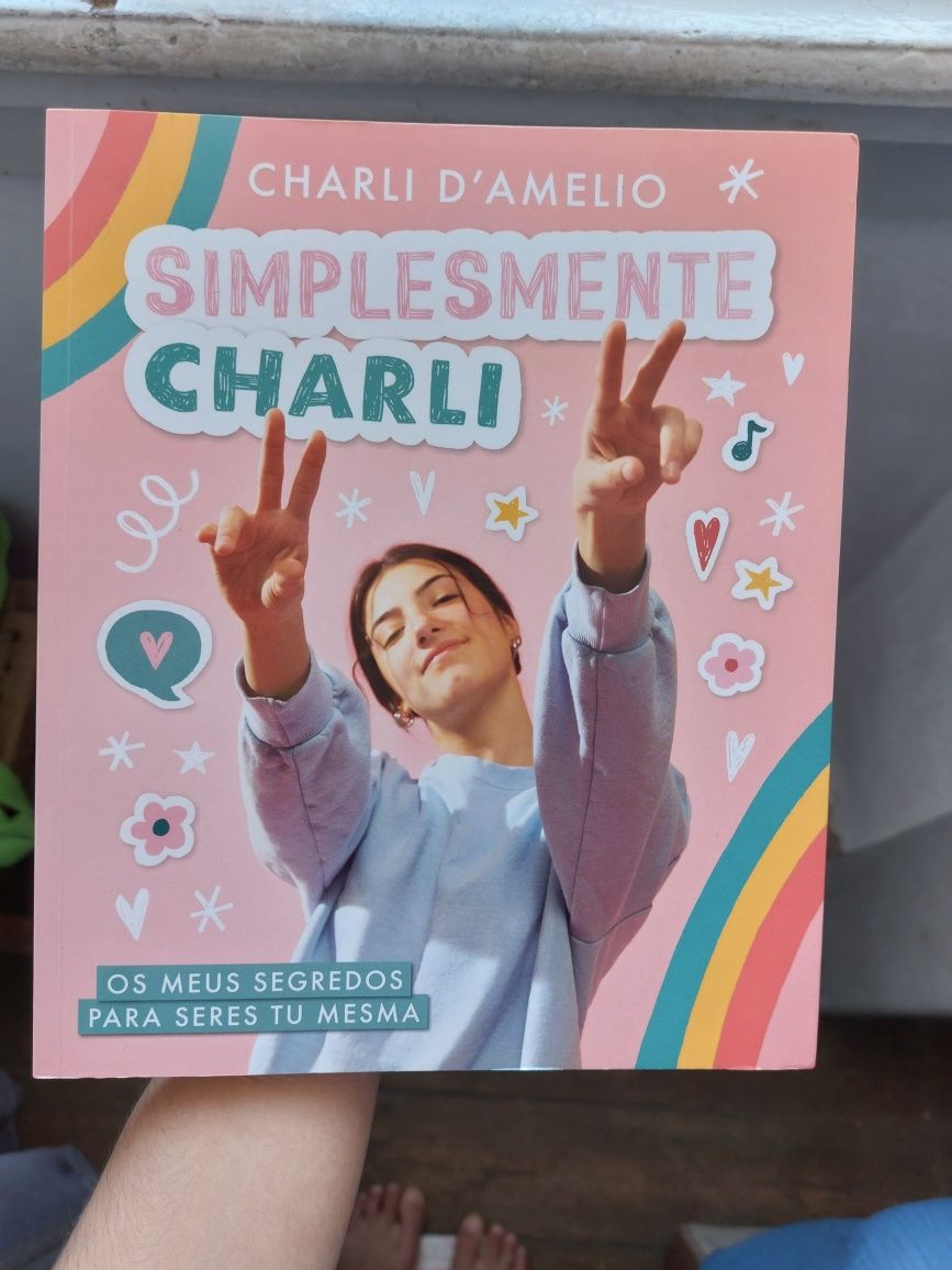 Simplesmente Charli, livro de Charli D'amelio