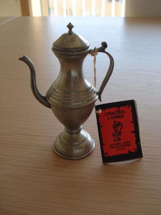 Peça decorativa em estanho