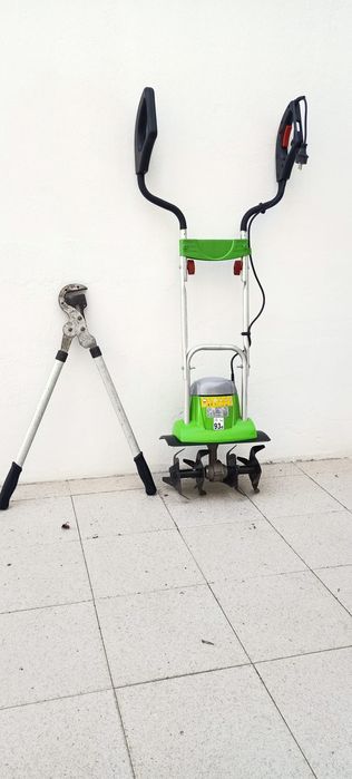 Eletroenxada com tesoura