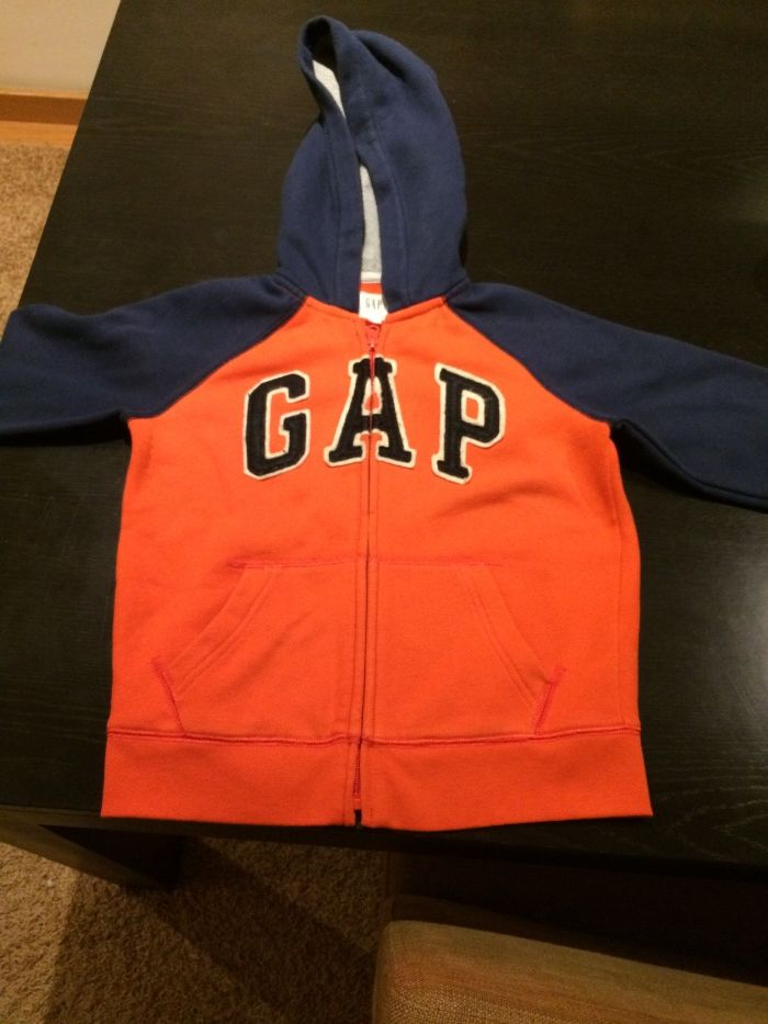 Sweat infantil de fecho e carapuço da GAP