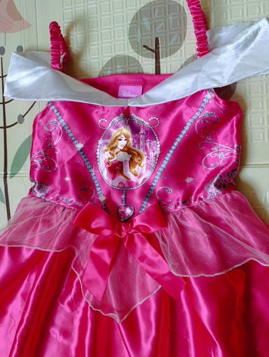 Дуже гарні карнавальні плаття. Відьми на Хеллоуін, принцеси Дісней 98