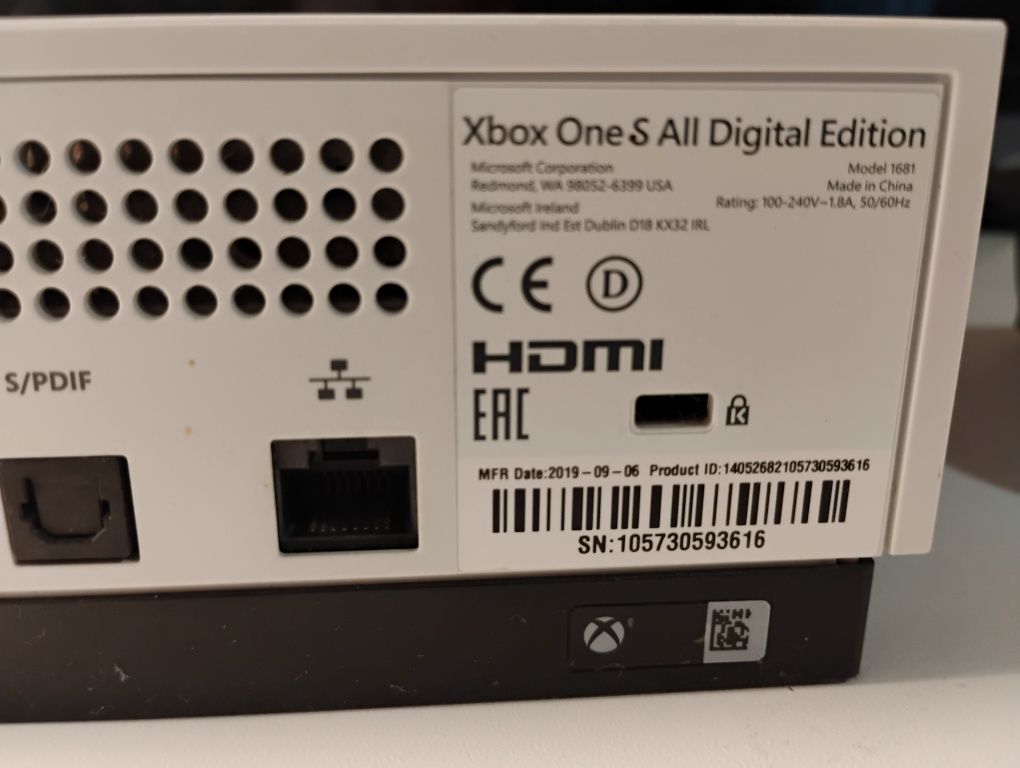 Xbox One S All Digital 1TB + 2 Pady