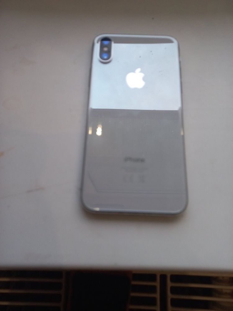 IPhone X (10) 64 ГБ