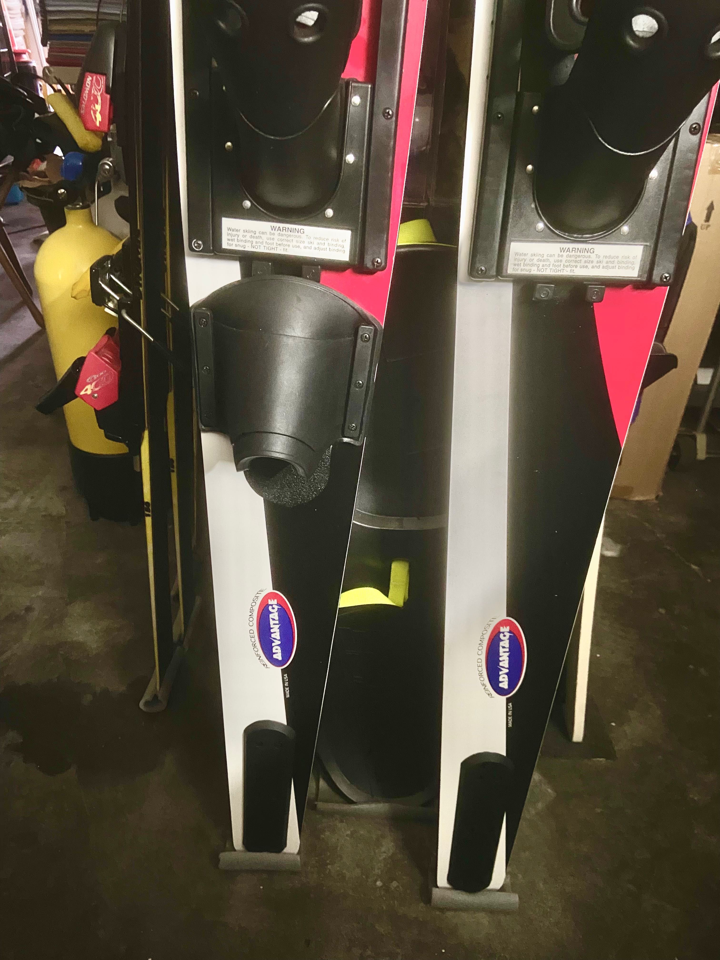 Skis aquáticos em muito bom estado.