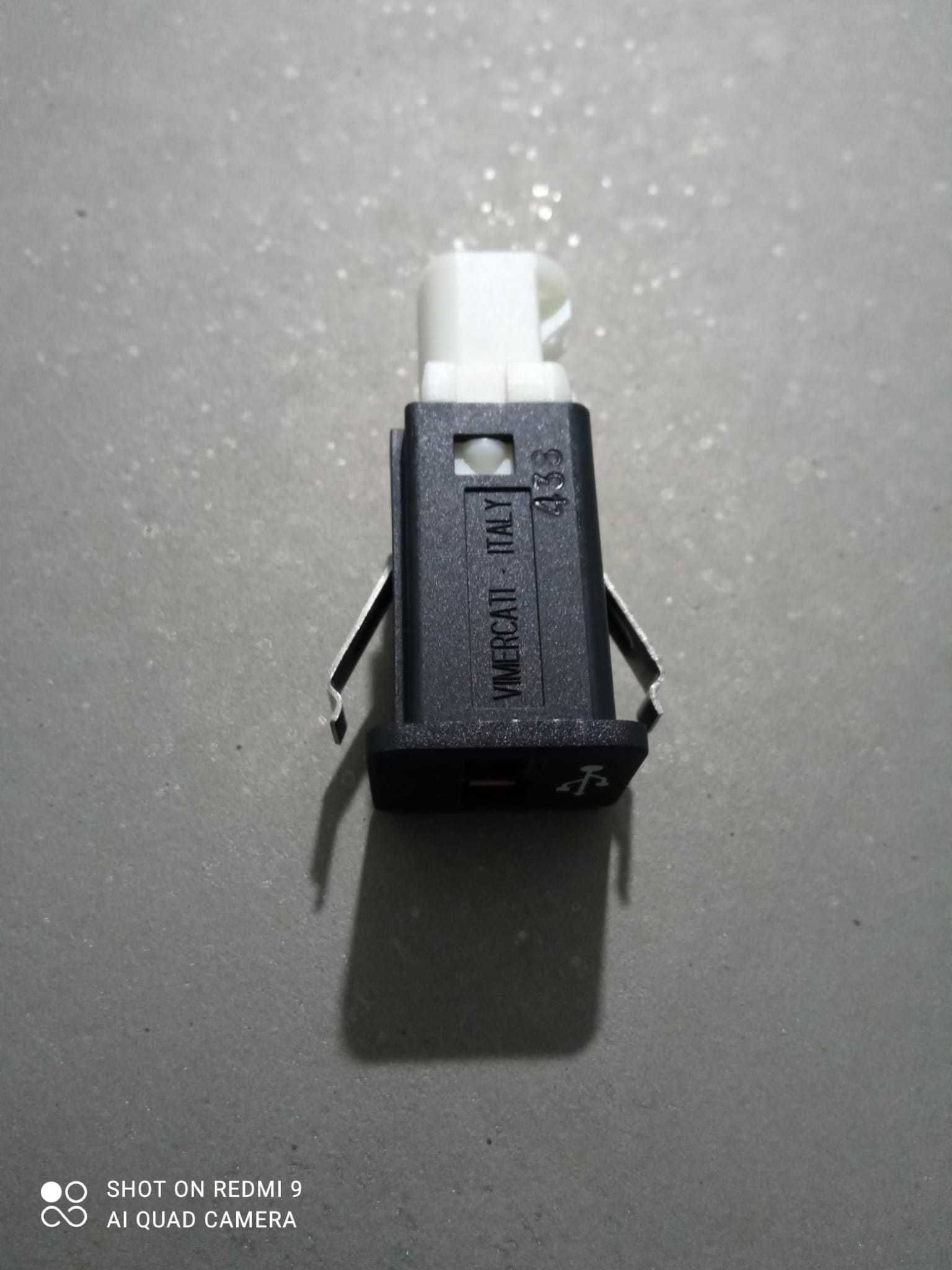 Conector USB BMW E70, F25, F02, F13, E60, F10, E90, E81