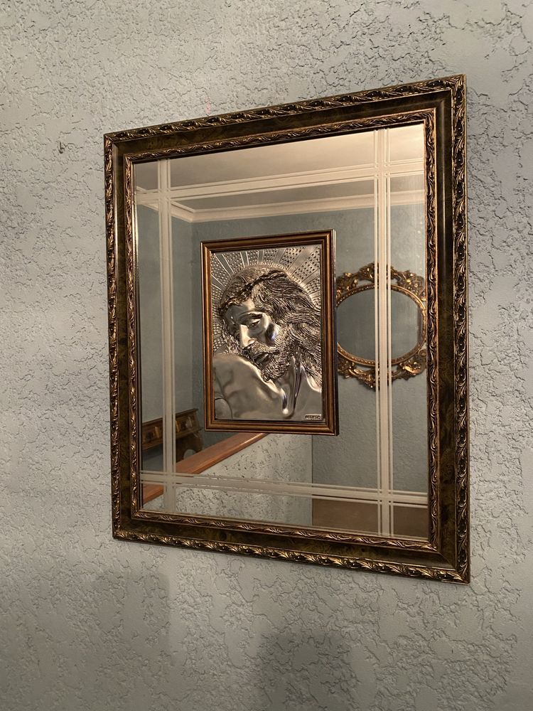 Quadro com Espelho e Cristo em Prata