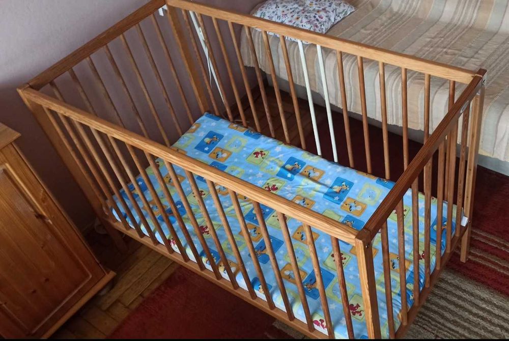 Sprzedam drewniane łóżeczko niemowlęce firmy Drewex