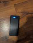 Powerbank PD3.0 ładuje 2 urządzenia naraz, latarka