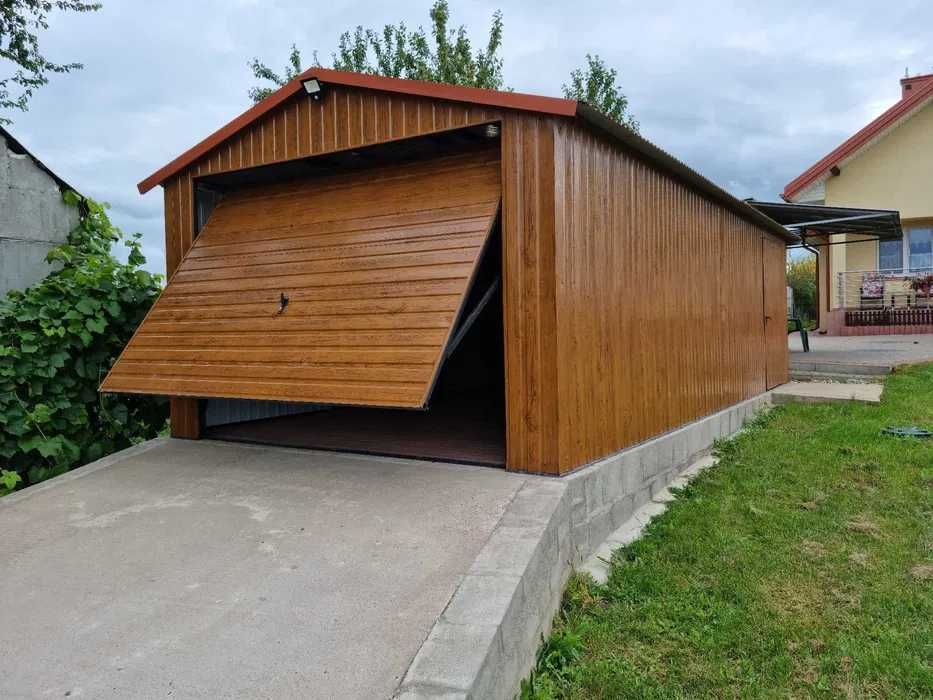 Mały Ładny Garaż Blaszany Drewnopodobny/ Schowek/ Garaże – Maj-Blach