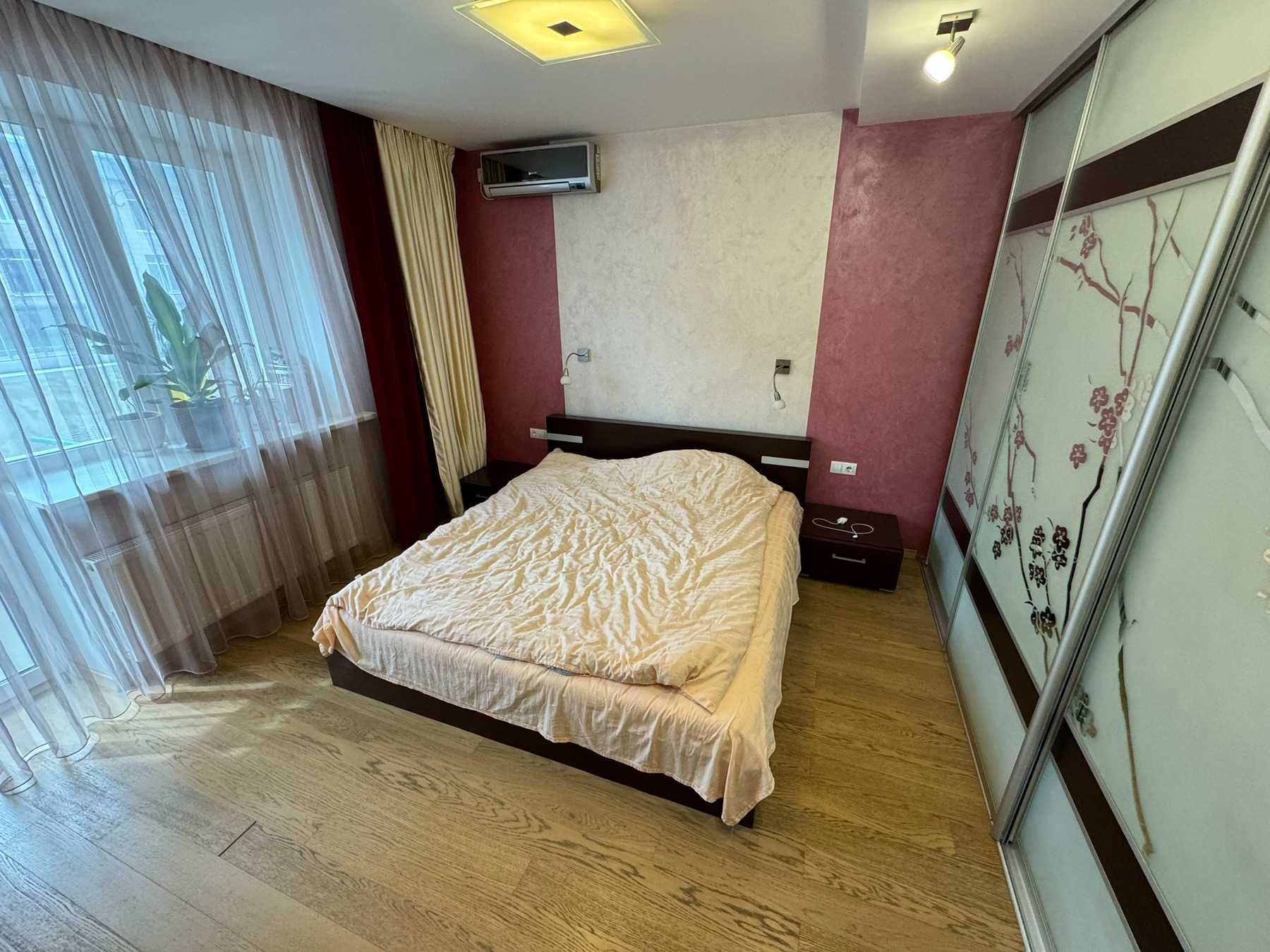 4 кімнатна, 112 м кв. Центр. Новобудова с індивідуальним опаленням.