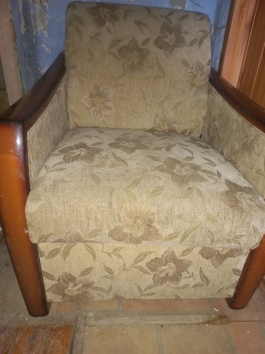 Продам крісло тумба в хорошому стані