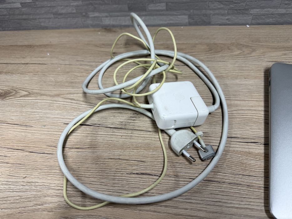 Macbook Air 2017 intel i5/8/256gb/291-цикл/зарядка