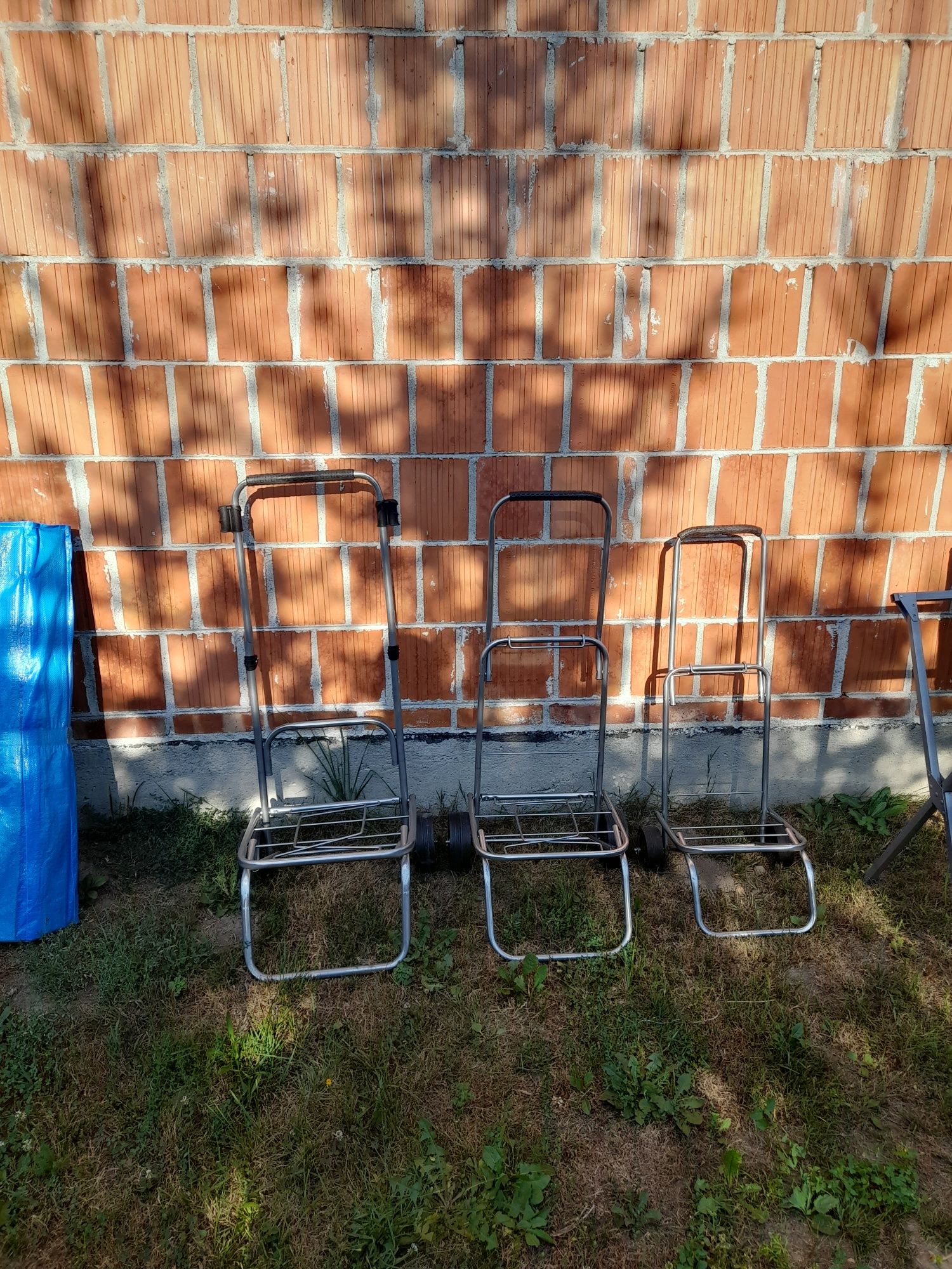Stoły handlowe iwozki bagażowe