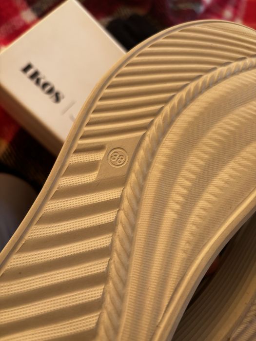 Сліпони українського бренду IKOS