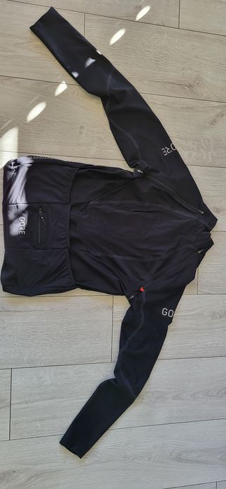 Sprzedam oryginalna bluzę gore tex kolor czarny - M