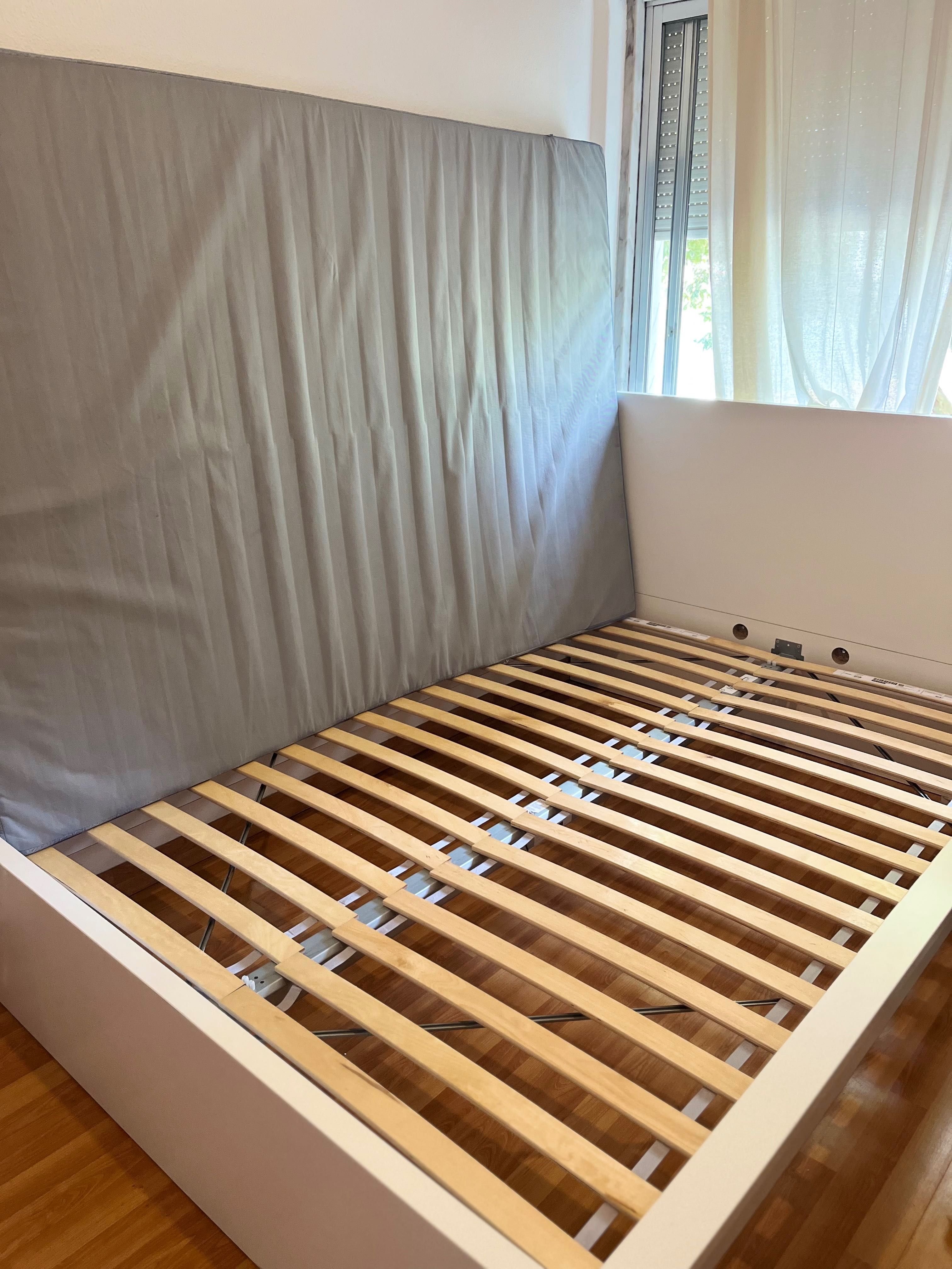 Cama de casal com estrado
