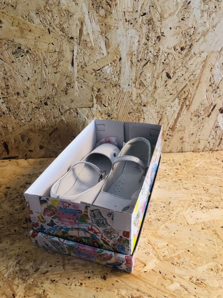 Elegankie buciki firmy Emel, rozmiar 32