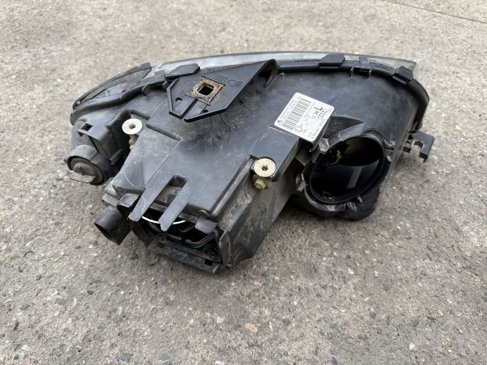 Audi A3 8P Lampa Lewy Przód Xenon