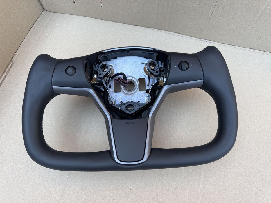 TESLA MODEL Y кермо , штурвал , руль,