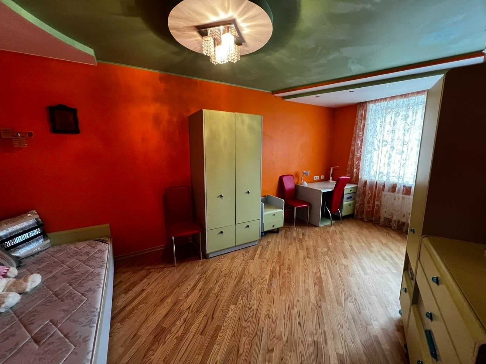 Продаж 2-кімнатної квартири на Замості