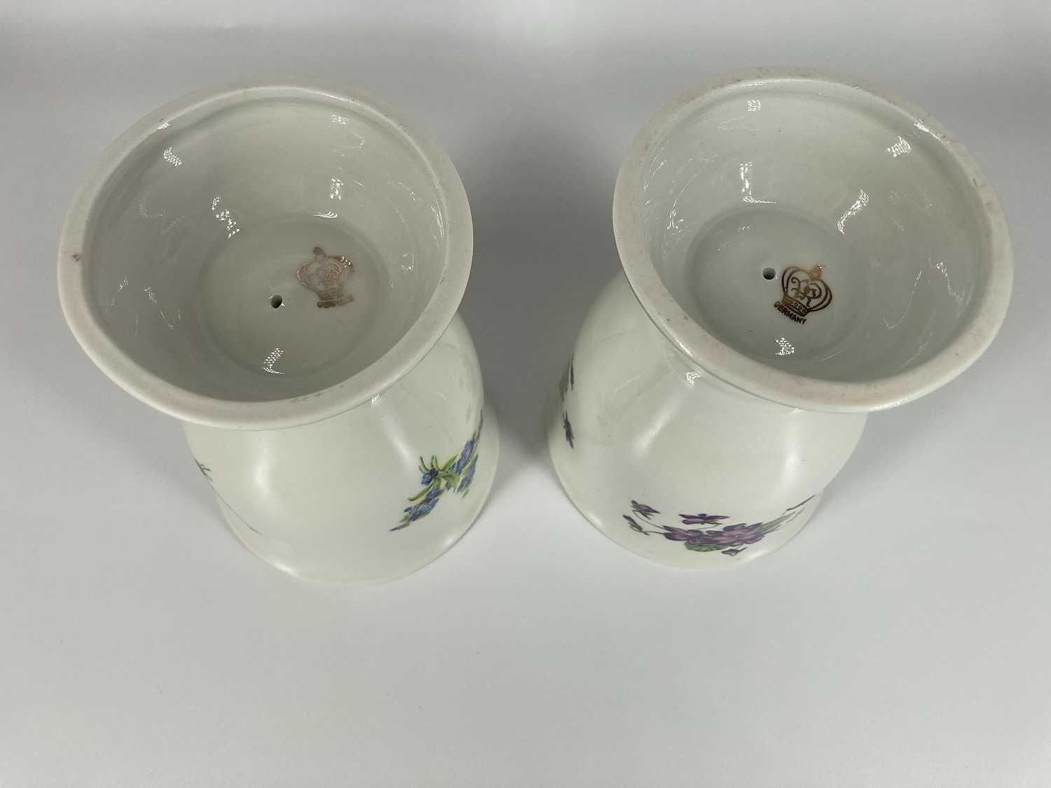 2 Porcelanowe Wazoniki *110