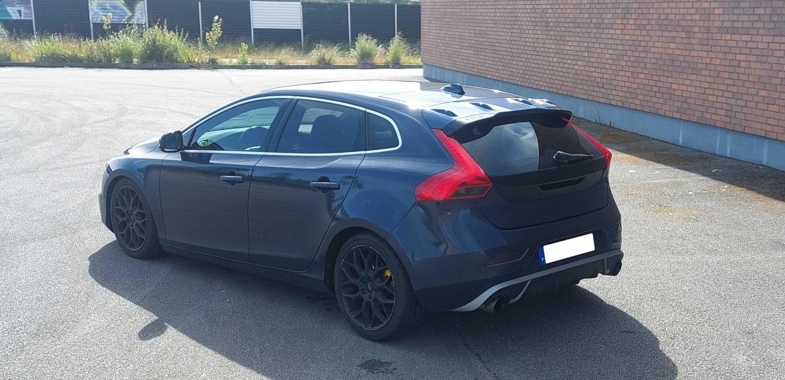 Volvo v40 r design d4
