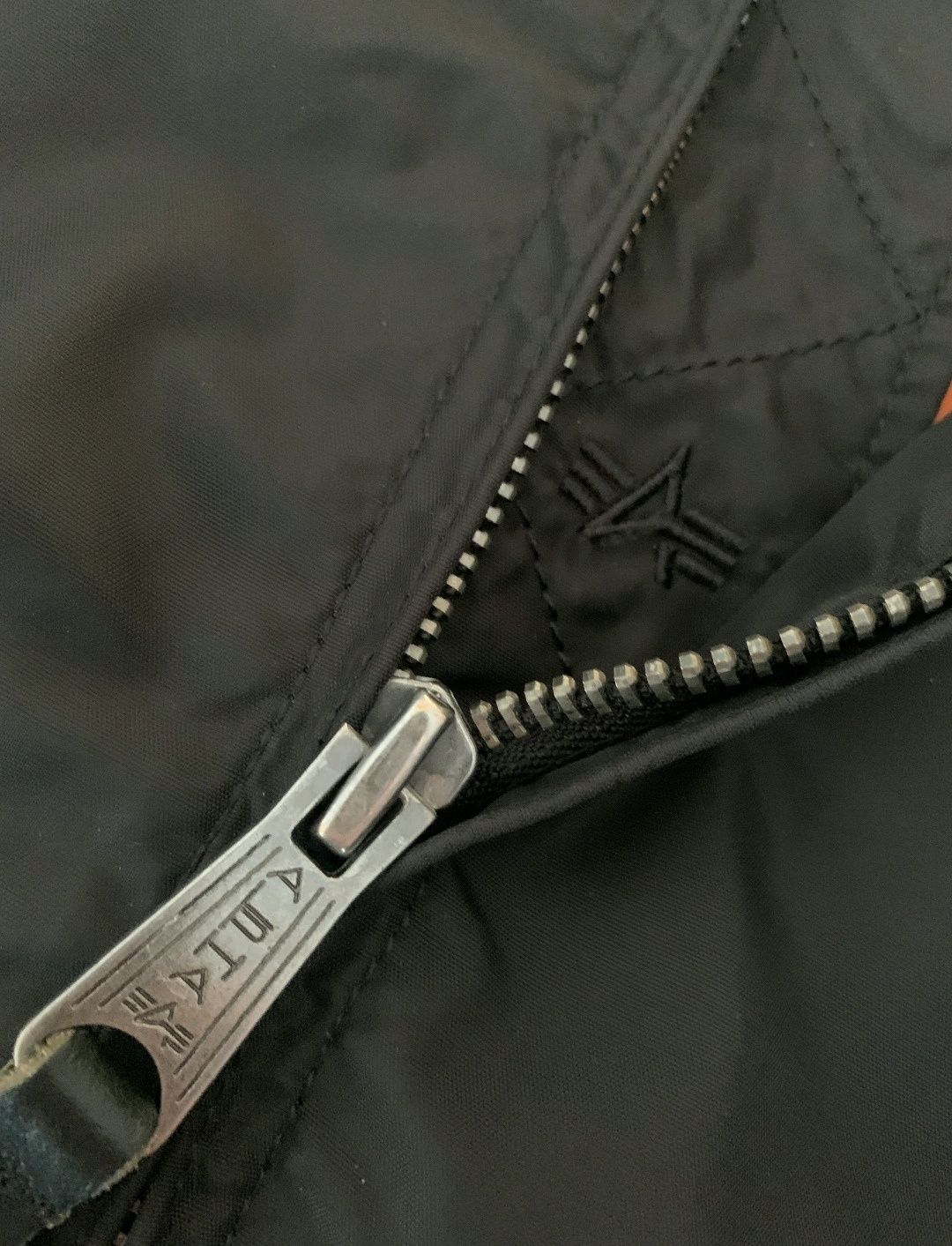 Alpha Industries, bomberka S czarna