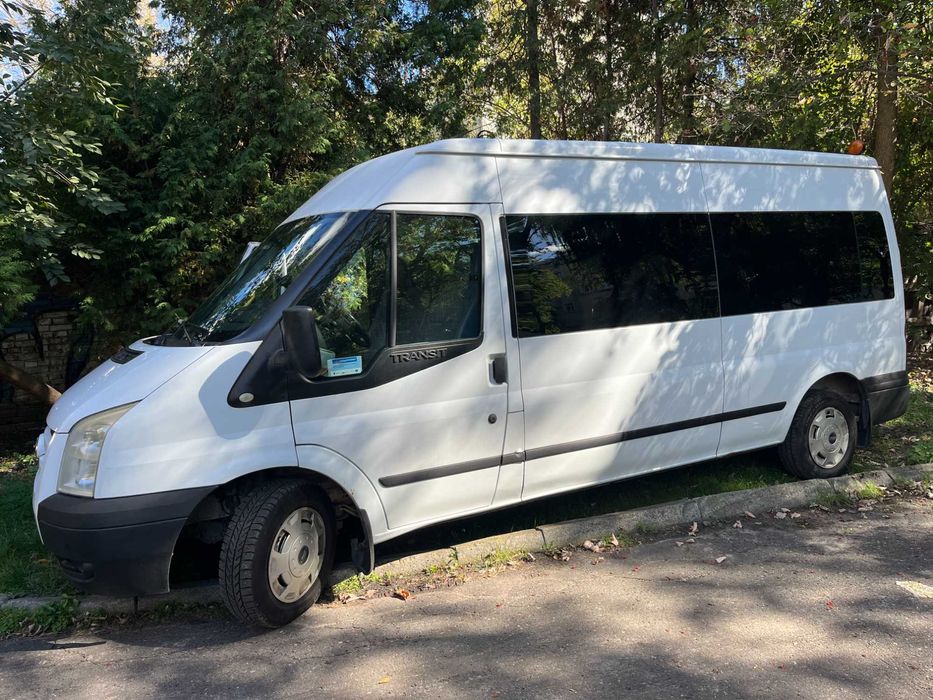 Transport do 8 osób lub 7 osób + miejsce na wózek inwalidzki