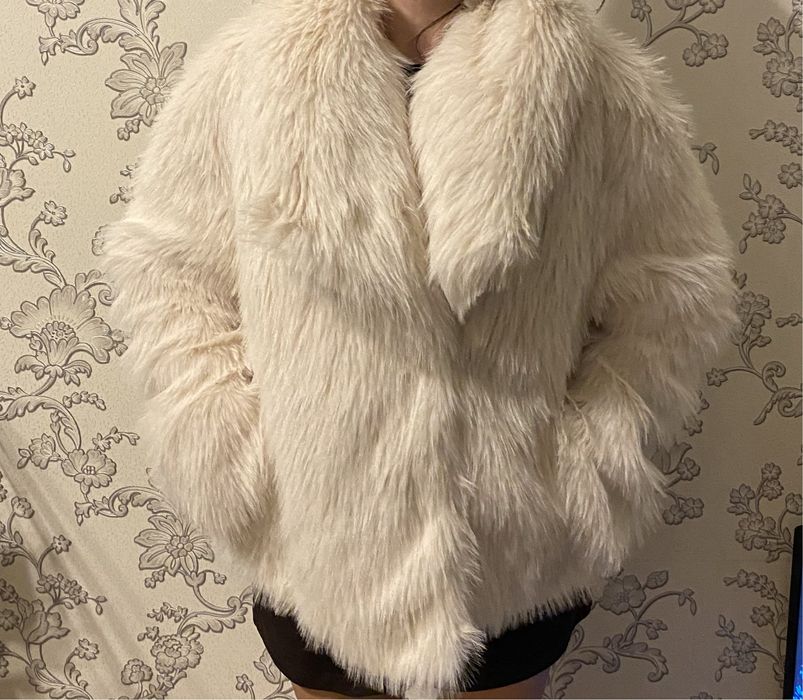 Біла шуба Stradivarius нова