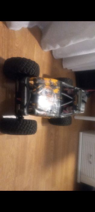 Crawler e 2 rc a gasolina o preto e de competição