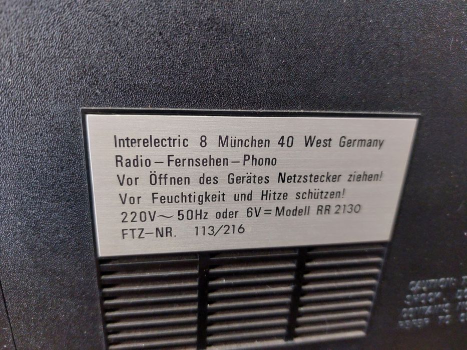 Rádio gravador JE INTEL, a funcionar 

A levantar em Lisboa, Gra